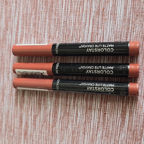 REVLON BRAND WOMENS COLORSTAY MATTE LITE LIP CRAYON BUNDLE OF 3 - Picture 6 of 9